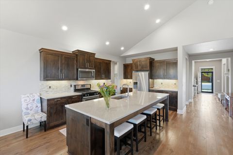 Tiny photo for 855 NE Hudspeth Circle, Prineville, OR 97754 (MLS # 220221649)