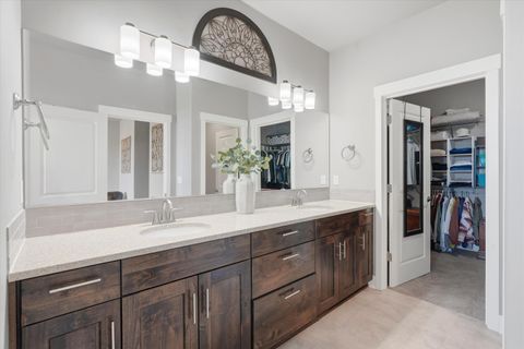 Tiny photo for 855 NE Hudspeth Circle, Prineville, OR 97754 (MLS # 220221649)