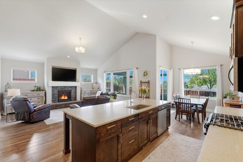 Tiny photo for 855 NE Hudspeth Circle, Prineville, OR 97754 (MLS # 220221649)