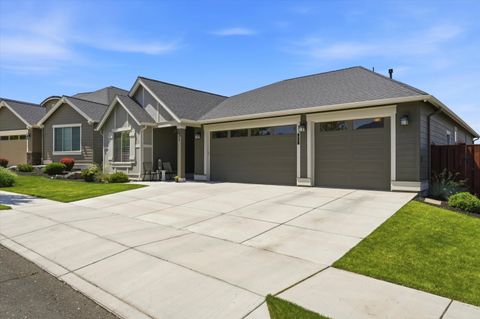 Tiny photo for 855 NE Hudspeth Circle, Prineville, OR 97754 (MLS # 220221649)