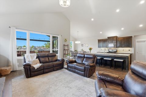 Tiny photo for 855 NE Hudspeth Circle, Prineville, OR 97754 (MLS # 220221649)
