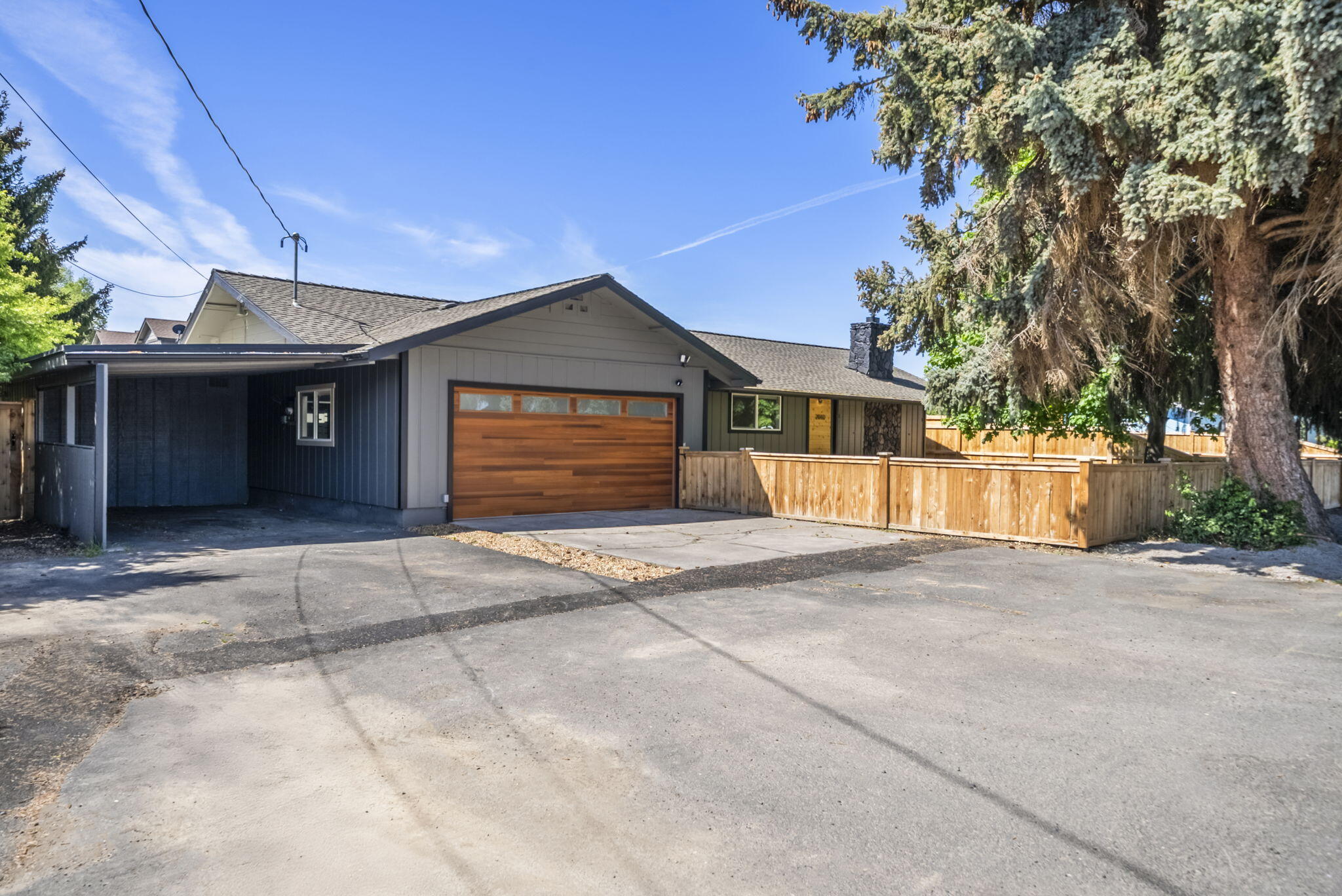 2010 SW Reindeer Avenue