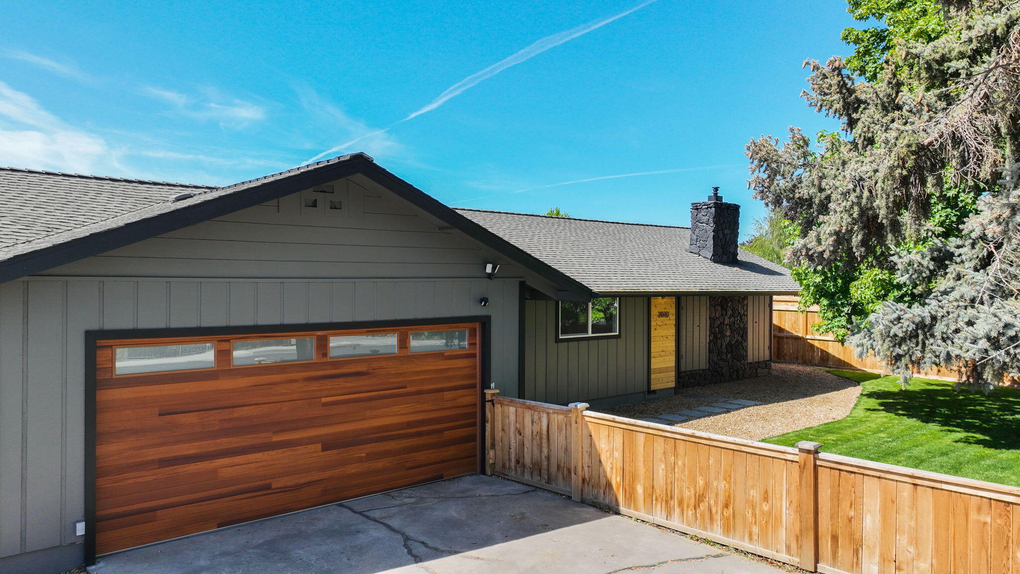 2010 SW Reindeer Avenue