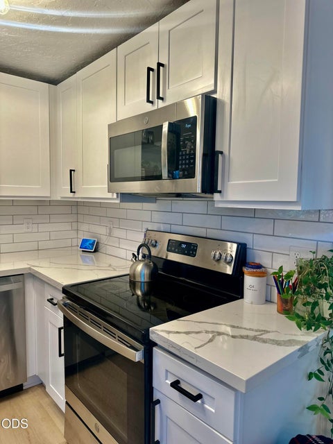 Tiny photo for 51530 Riverland Avenue, La Pine, OR 97739 (MLS # 220227132)