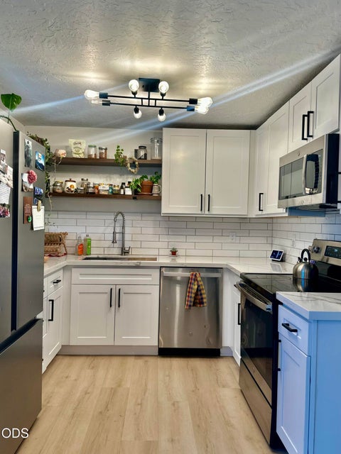 Tiny photo for 51530 Riverland Avenue, La Pine, OR 97739 (MLS # 220227132)