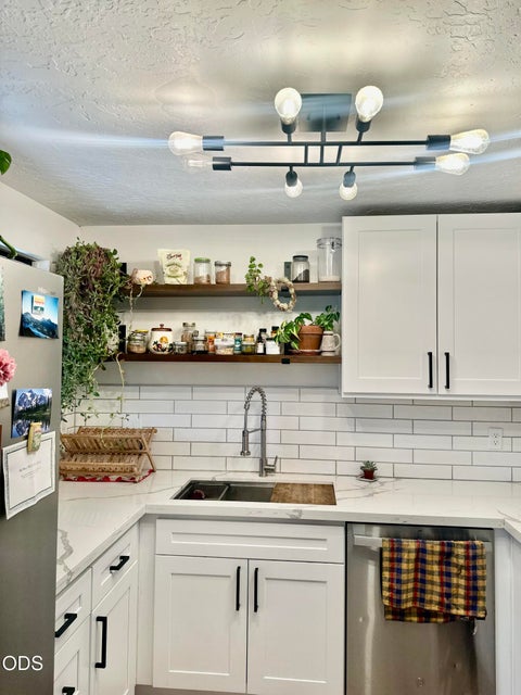 Tiny photo for 51530 Riverland Avenue, La Pine, OR 97739 (MLS # 220227132)
