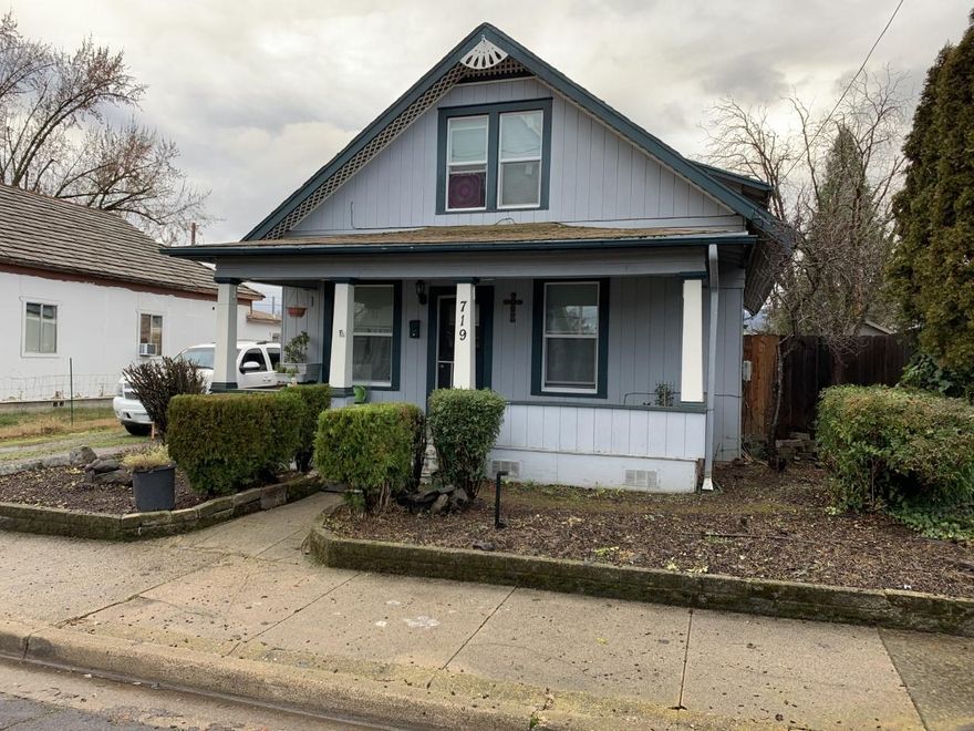 Unique Investment Opportunity - 2 Homes on one lot with good rental income   Or, live in one and rent the other. Main home built in 1928.  2 story, 1450 sf. 3 Bed., 2 Ba.  Living Rm, Dining Rm, Kitchen, 2 Bedrooms, Bathroom, and Utility Rm on main floor.  Master Bedroom, Bathroom, Bonus Room, on 2nd floor.  New laminate flooring, Vinyl Windows, Bath countertop in 2019.
2nd Home was built in 1977 and is 1 story, 1 Bed., 1 Ba., Kitchen, Living Room and indoor Utility Room. Separate Electric Meters for each home. Fence separates homes for privacy.  Back home has alley access.