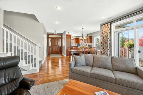 Tiny photo for 2315 Robertson Crest Crst, Grants Pass, OR 97527 (MLS # 220219690)