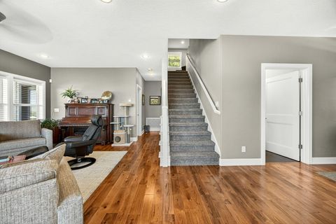 Tiny photo for 2315 Robertson Crest Crst, Grants Pass, OR 97527 (MLS # 220219690)