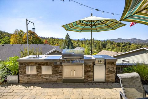Tiny photo for 2315 Robertson Crest Crst, Grants Pass, OR 97527 (MLS # 220219690)