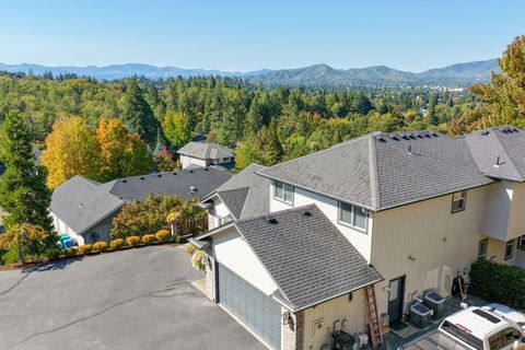 Tiny photo for 2315 Robertson Crest Crst, Grants Pass, OR 97527 (MLS # 220219690)