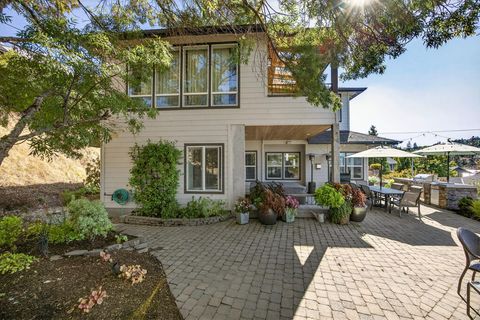 Tiny photo for 2315 Robertson Crest Crst, Grants Pass, OR 97527 (MLS # 220219690)