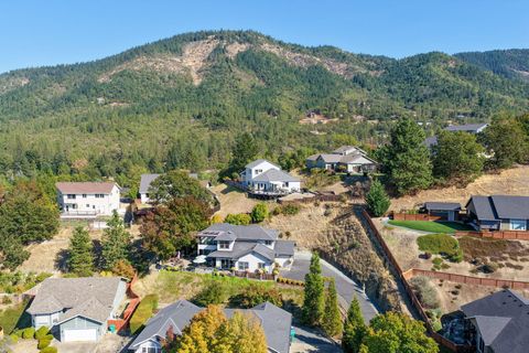 Tiny photo for 2315 Robertson Crest Crst, Grants Pass, OR 97527 (MLS # 220219690)