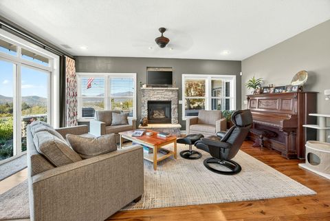 Tiny photo for 2315 Robertson Crest Crst, Grants Pass, OR 97527 (MLS # 220219690)