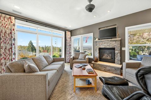 Tiny photo for 2315 Robertson Crest Crst, Grants Pass, OR 97527 (MLS # 220219690)