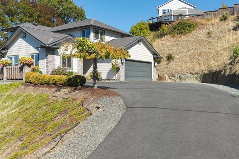 Tiny photo for 2315 Robertson Crest Crst, Grants Pass, OR 97527 (MLS # 220219690)