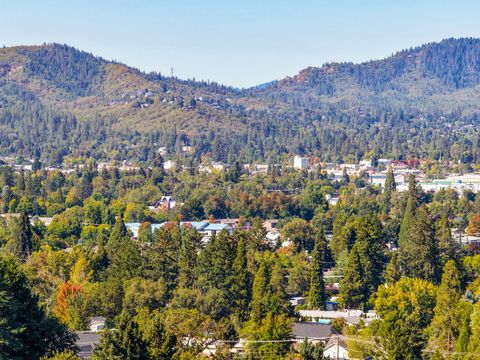 Tiny photo for 2315 Robertson Crest Crst, Grants Pass, OR 97527 (MLS # 220219690)