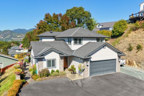 Tiny photo for 2315 Robertson Crest Crst, Grants Pass, OR 97527 (MLS # 220219690)