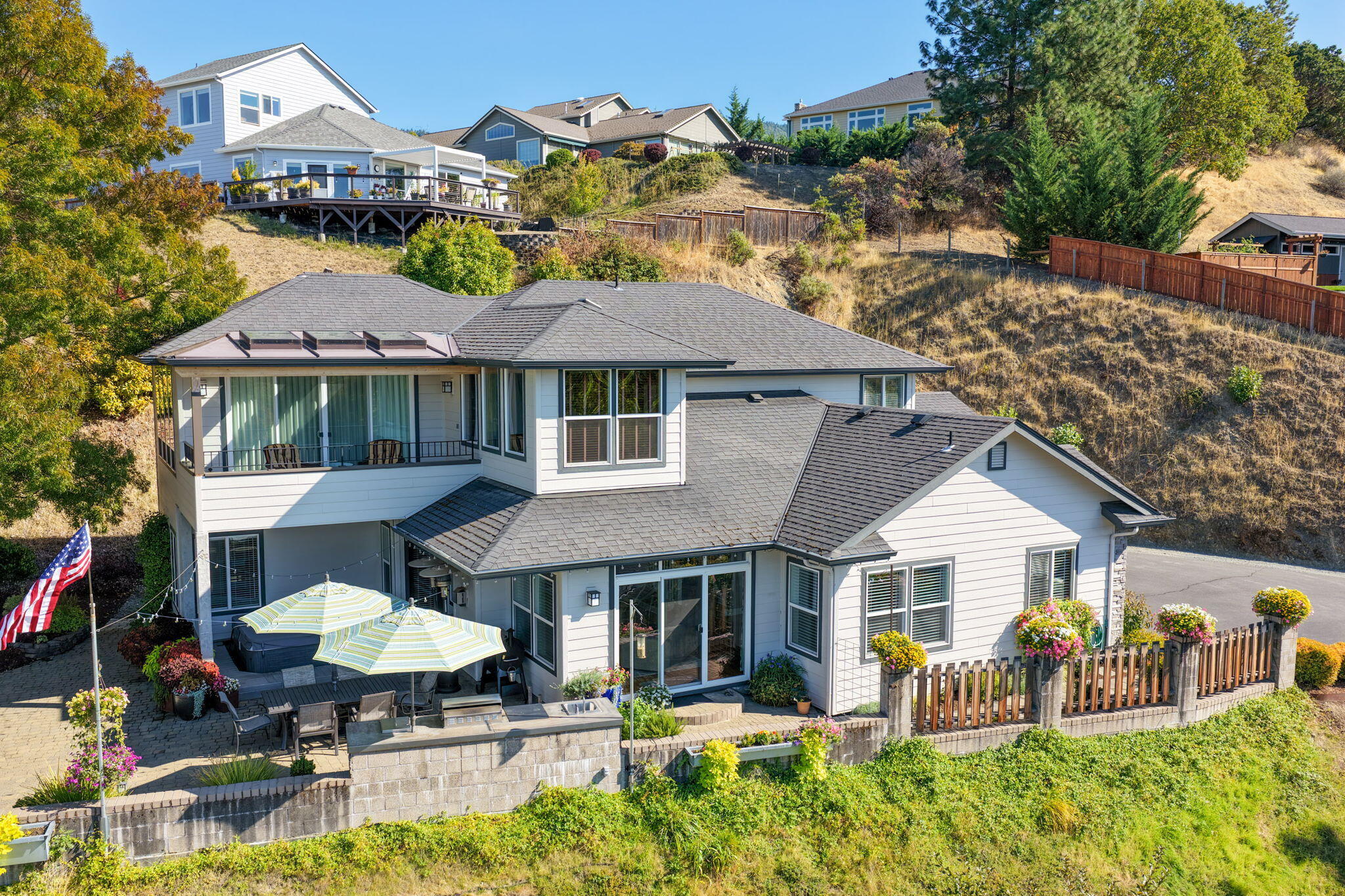 2315 Robertson Crest