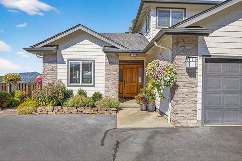 Tiny photo for 2315 Robertson Crest Crst, Grants Pass, OR 97527 (MLS # 220219690)