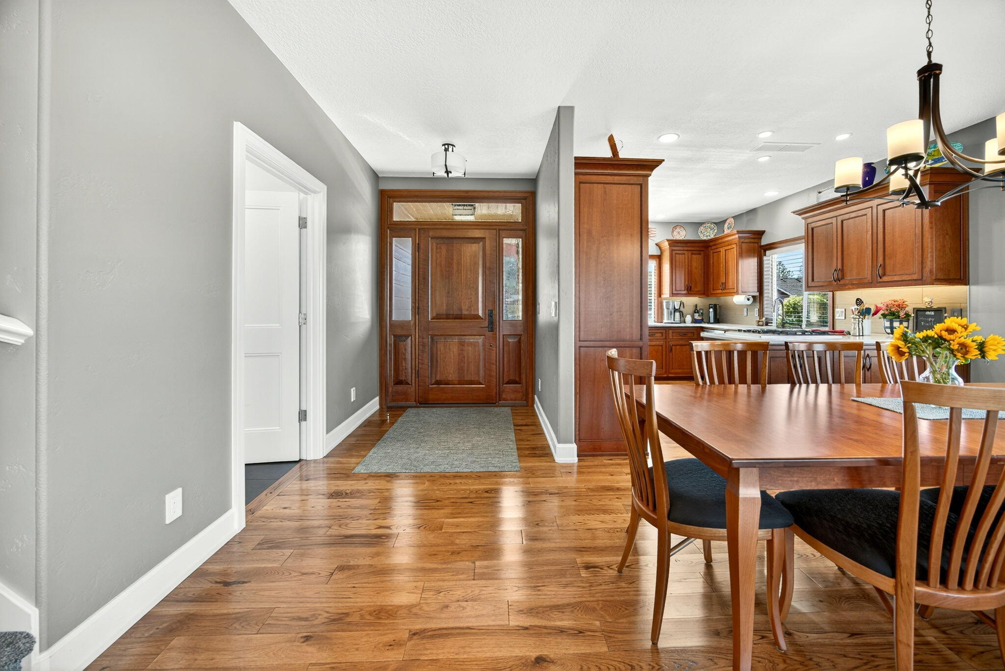 2315 Robertson Crest