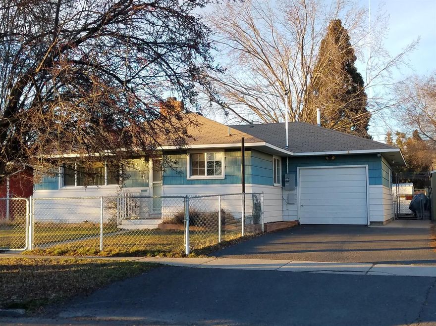 Super cute and move in ready. Hardwood floors, newer ceramic title counters in the kitchen, nice sized family room with a nice big back yard. The yard is all fully fenced and great for a summer BBQ. The house has perfect built-ins for added storage plus a single car garage. Newer vinyl windows and extra new insulation makes this home very energy efficient. Great area close to Fred Meyer.