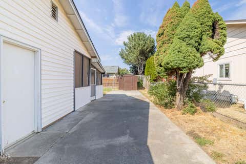 Tiny photo for 101 Hickory Drive, Rogue River, OR 97537 (MLS # 220227436)