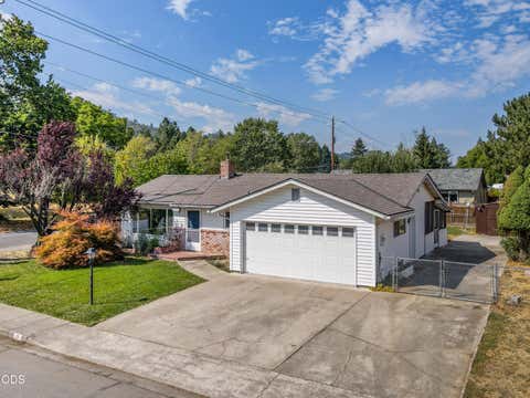 Photo of 101 Hickory Drive, Rogue River, OR 97537 (MLS # 220227436)