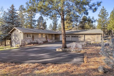 Photo of 69944 Meadow View Road, Sisters, OR 97759 (MLS # 220213126)