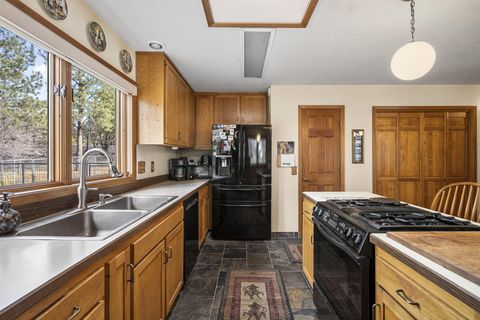 Tiny photo for 69944 Meadow View Road, Sisters, OR 97759 (MLS # 220213126)
