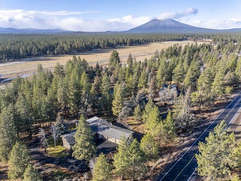 Tiny photo for 69944 Meadow View Road, Sisters, OR 97759 (MLS # 220213126)