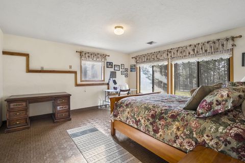 Tiny photo for 69944 Meadow View Road, Sisters, OR 97759 (MLS # 220213126)