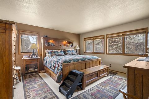 Tiny photo for 69944 Meadow View Road, Sisters, OR 97759 (MLS # 220213126)