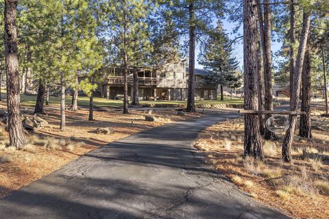 Tiny photo for 69944 Meadow View Road, Sisters, OR 97759 (MLS # 220213126)