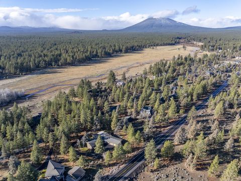 Tiny photo for 69944 Meadow View Road, Sisters, OR 97759 (MLS # 220213126)