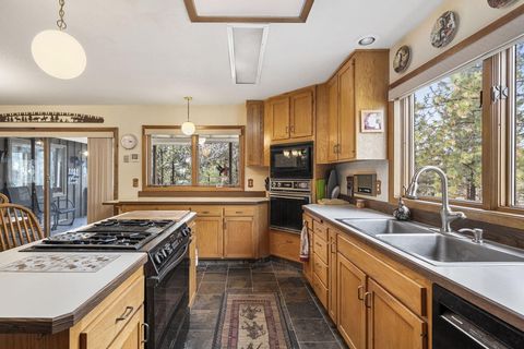 Tiny photo for 69944 Meadow View Road, Sisters, OR 97759 (MLS # 220213126)