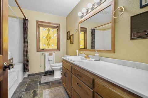 Tiny photo for 69944 Meadow View Road, Sisters, OR 97759 (MLS # 220213126)