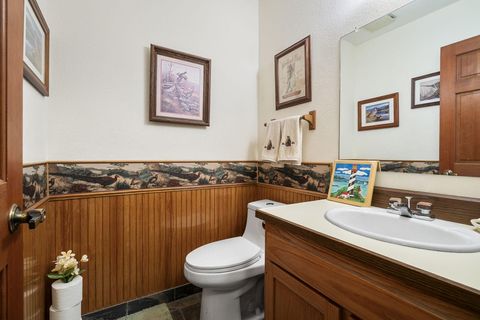 Tiny photo for 69944 Meadow View Road, Sisters, OR 97759 (MLS # 220213126)