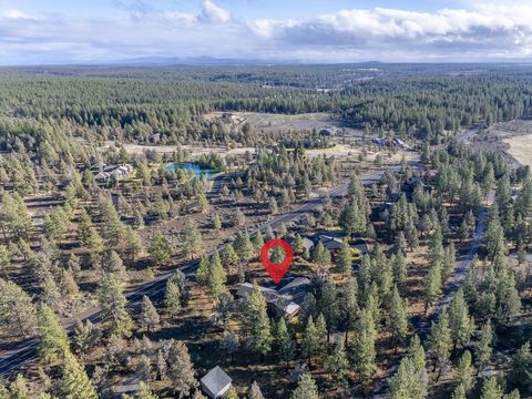 Tiny photo for 69944 Meadow View Road, Sisters, OR 97759 (MLS # 220213126)