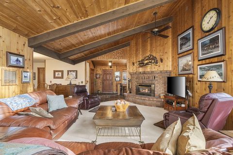 Tiny photo for 69944 Meadow View Road, Sisters, OR 97759 (MLS # 220213126)