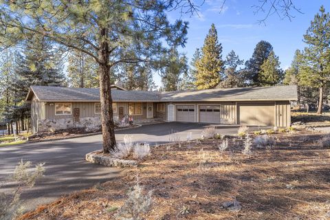 Tiny photo for 69944 Meadow View Road, Sisters, OR 97759 (MLS # 220213126)