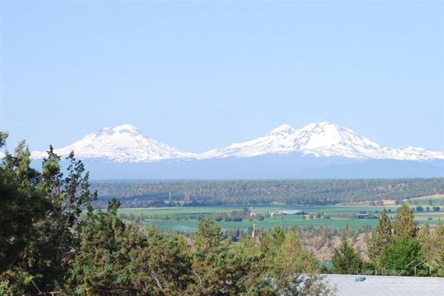 Expansive Cascade views from spacious rear deck highlight this warm inviting sun-splashed home. Updated interior with two large bay windows and double ovens! Great opportunity if you've got a horse or livestock with a 2 stall barn, storage and extensions off the garage for additional boat, trailer or wood storage. Fenced and cross-fenced. Enjoy Central Oregon from a huge wrap around deck: Abundant wildlife, golf, swimming, tennis, hiking, fishing and rich community life. All at an affordable price.
