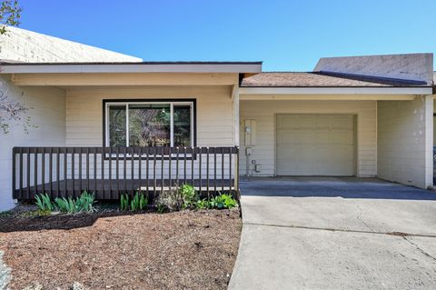 908 SE Stratford Court Bend OR 97702