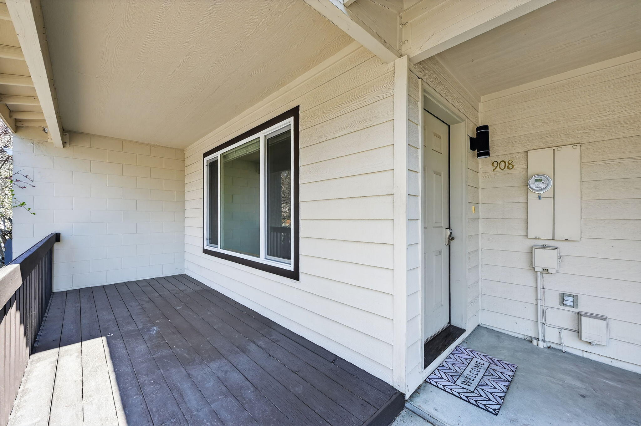 908 SE Stratford Court