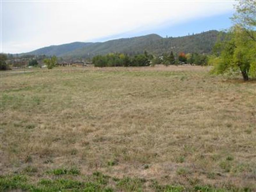 A perfect place to build your dream home. Bring your house plans and your builder. A fantastic location with incredible views and just minutes to the historical town of Jacksonville. Over two and a half acres of usable property with septic approval and a well already in place. Per owner, well production is over 8 gpm and is capable of more with larger pump.