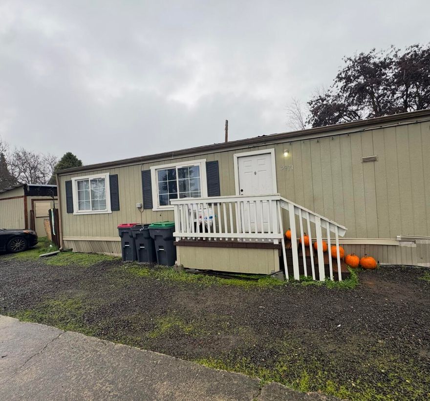 Welcome to 2971 Table Rock Rd. This open feel corner lot home offers comfort, convenience, and modern updates. Step inside to find brand new flooring giving the space a fresh move in ready feel. A versatile BONUS ROOM offers endless possibilities!! Easy access to Medford and Central Point giving commuting, shopping, and dining a breeze! Don't miss this opportunity! Schedule your private showing today!
- Buyer to do own due diligence