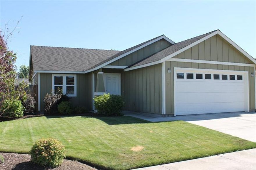 Nice little single level home, nicely landscaped with sprinklers plus back paver patio w/firepit that has gas starter. Great room floor plan, gas forced air furnace, plumbed for AC. Gas cooktop. All appliances are included in sale.(Refrigerator, washer/dryer.)Convenient location just above the Old Mill District, river & shopping.