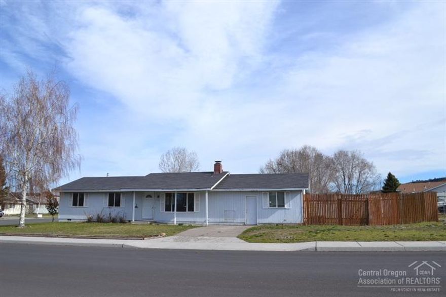 Lots of potential in this 3 bed, 2 bath home with fenced yard & large family room on corner lot. This property is now under auction terms. This property is subject to a 5% buyer's premium pursuant to the Auction Terms & Conditions (minimums may apply.) This is a reserve auction and all offers are subject to seller approval. Please contact your broker for details.