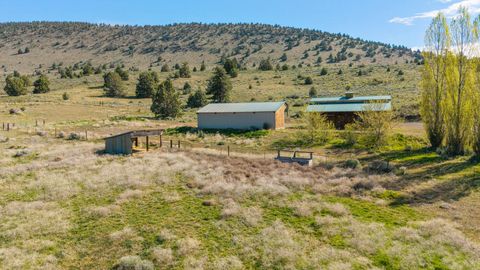 Tiny photo for 12445 Highway 140 E, Klamath Falls, OR 97603 (MLS # 220220516)