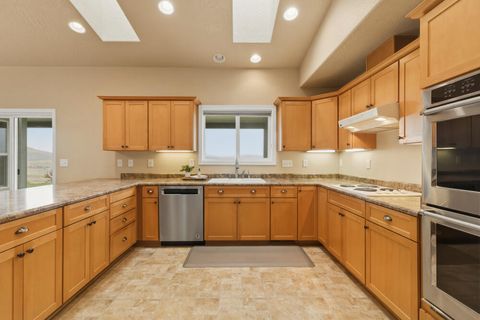 Tiny photo for 12445 Highway 140 E, Klamath Falls, OR 97603 (MLS # 220220516)